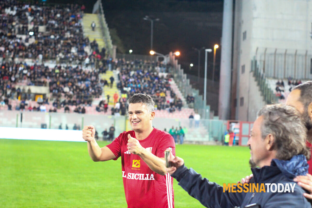 Arturo Di Napoli nella celebre esultanza della promozione in A