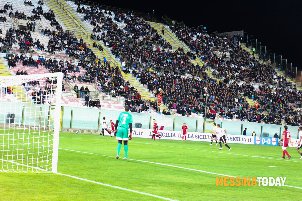 Azione di gioco sotto Tribuna B