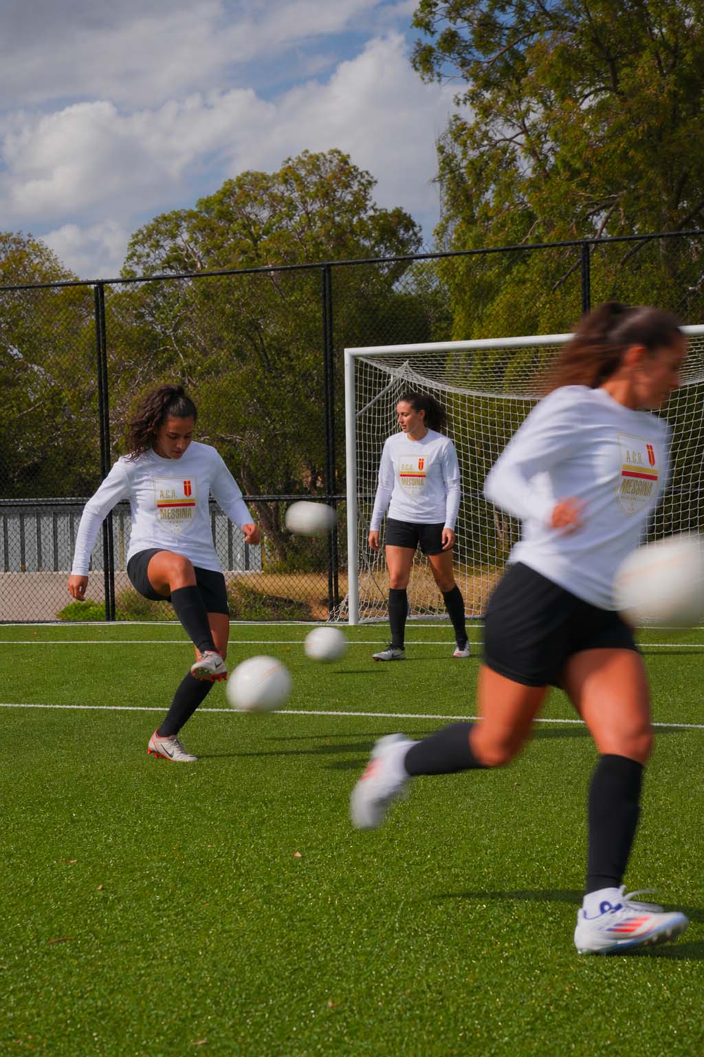 Girls training with the ACR Messina football school